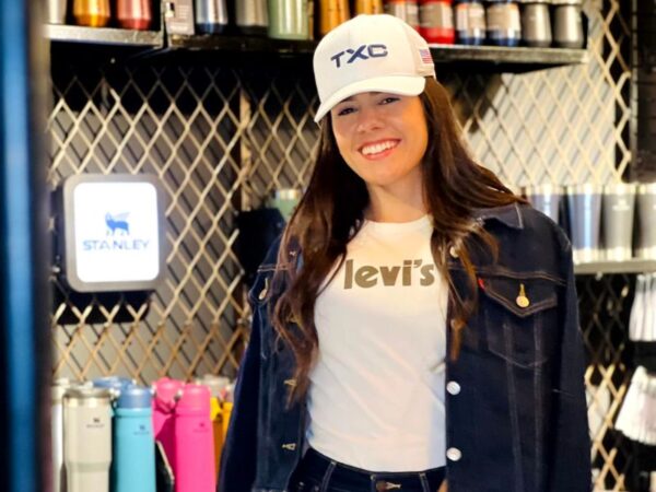 Como Usar Boné Country Feminino e Combinar Outras Peças