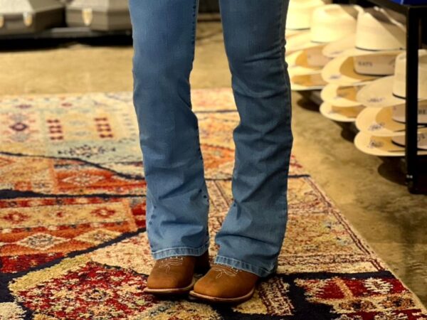 Como Usar Bota Texana com Calça Jeans da Maneira Correta